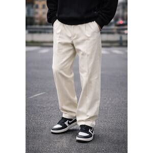 HAGGAR Mens Relaxed fit Dress Pants 30 / 32 Beige NWT